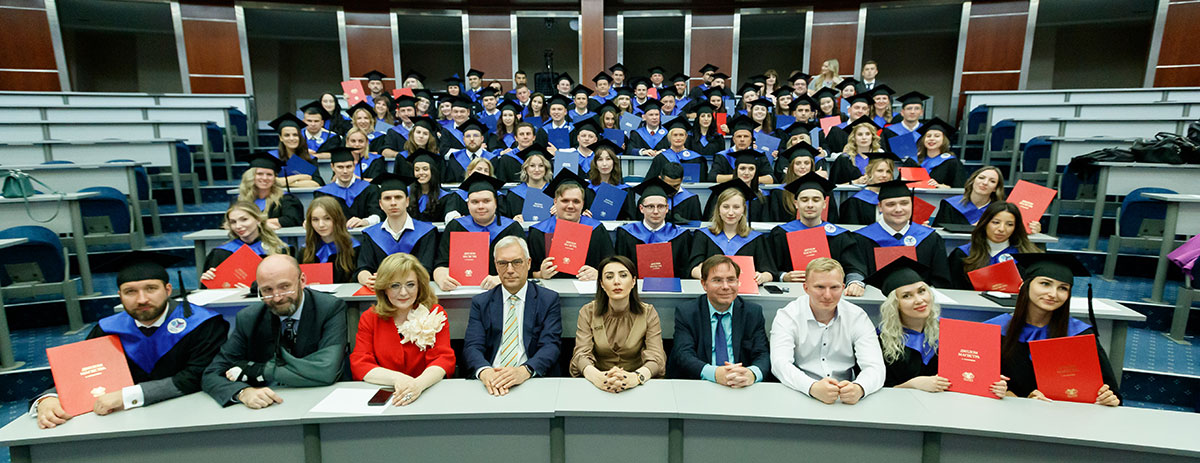 Вручение дипломов магистров в Евразийском учебном институте