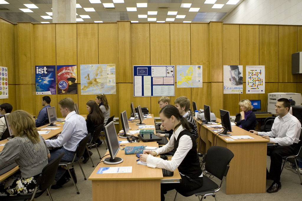 Фотосессия в Информационном центре МП факультета и ИЕП, организованная Представительством Европейской Комиссии в России (29.10.2008)