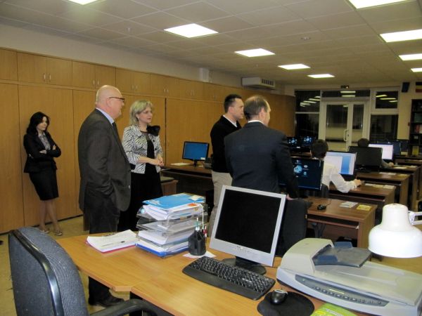 Визит представителей ЕС в ЕУИ и Информационный центр ИЕП (6.12.2012)